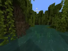 Gęsty, zielony las bagienny w Minecraft. Woda jest mętna, a drzewa porośnięte liśćmi. Idealne miejsce na poszukiwanie skarbów i przygód.