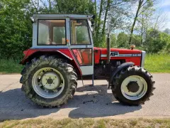 Czerwony traktor Massey Ferguson 274S, widok z boku. Poznaj mf 274 dane techniczne tego solidnego sprzętu rolniczego.