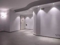 Spazi ampi e luminosi, perfetti per decidere cosa appendere alle pareti. Un'atmosfera moderna con un tocco di design.