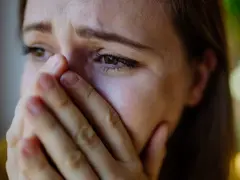 Stres a TSH i fT4: Jak kortyzol zmienia wyniki tarczycy?