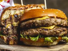Czym się różni hamburger od burgera? Odkryj zaskakujące różnice
