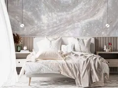Traumhafte Ideen Wand hinterm Bett gestalten: Sternenhimmel-Tapete über Holzpaneelen, gemütliches Bett mit vielen Kissen und Decken.