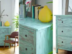 Cómoda de madera con acabado desgastado, técnica de envejecer muebles de madera, junto a una silla de cuero y un espejo.