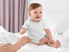 Kiedy dziecko siada? Mądre wsparcie i normy rozwoju od eksperta.