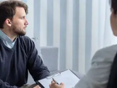 Jak leczyć fobię społeczną samemu i odzyskać pewność siebie