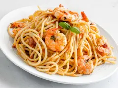 Perfekcyjne spaghetti z krewetkami i chili? Poznaj sekrety!
