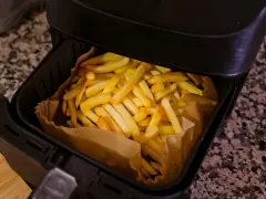 Ile czasu piec frytki w frytkownicy beztłuszczowej, aby były chrupiące?