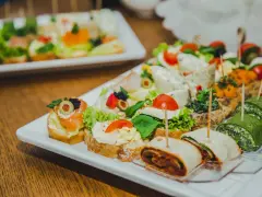 Pomysły na imprezę w stylu PRL, które zaskoczą Twoich gości