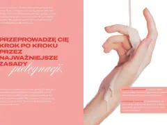 Delikatna emulsja spływa po dłoni, ilustrując jak poprawić wygląd cery. Kluczowe zasady pielęgnacji: łagodne oczyszczanie i nawilżenie.