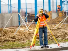 Czy technik geodeta jest trudny? Odkryj wyzwania i wymagania studiów