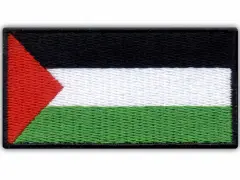 Naszywka z flagą Palestyny: czarny, biały i zielony pas poziomy, z czerwonym trójkątem po lewej stronie.