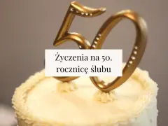Złote cyfry "50" na torcie z kremem, ozdobione kryształkami. Napis: "Życzenia na 50. rocznicę ślubu".