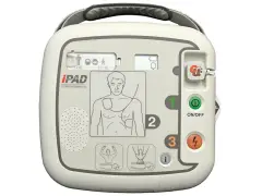 Automatyczny defibrylator zewnętrzny (AED) iPAD w kolorze białym, z widocznymi przyciskami i instrukcjami.
