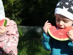 Arbuz dla niemowląt: Czy uczula? Pełny przewodnik dla rodziców