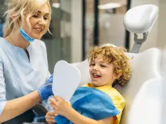 Dziecko u dentysty bez strachu? Skuteczne sposoby dla rodziców