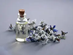 Jak zrobić odświeżacz powietrza z perfum? DIY, przepisy, triki!