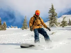 Tu escapada invernal en España: Sol, nieve, cultura y ahorro