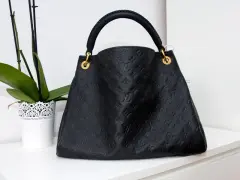 Z czego wykonane są torebki Louis Vuitton? Odkryj materiały i jakość