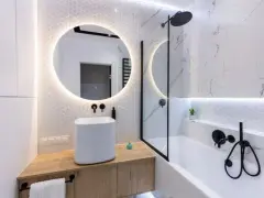Oświetlenie do WC: Jak zaplanować funkcjonalne LED w małej toalecie?