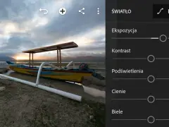 Żółta łódź na plaży o zachodzie słońca, edycja pliku raw, ekspozycja 1,55EV.