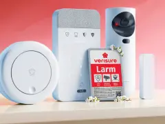 Säkerhetssystem från Verisure: larm utan abonnemang. Ett komplett kit med larmpanel, kamera, dörr/fönstersensor och en rund enhet.