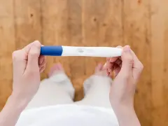 Dwie kreski na teście ciążowym. Czy to już 3 tydzień ciąży objawy?