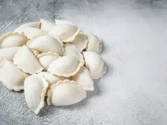 Jak przechowywać ciasto na pierogi? Lodówka i zamrażarka sprawdzone sposoby
