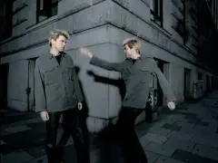 Die Toten Hosen: Songtext & tiefere Bedeutung von „Nur zu Besuch“