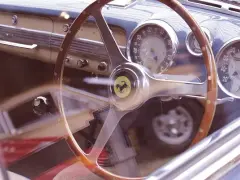 Ile koni ma Ferrari? Zaskakujące osiągi różnych modeli Ferrari