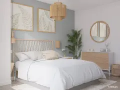 Dormitorio con paredes en colores pastel, cama blanca, cabecero de ratán y cuadros de helechos.