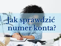 Kobieta pisze, jak sprawdzić numer konta bankowego. Na biurku kalkulator, kubek kawy i rower w tle.