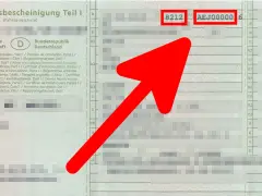 Fahrzeugschein mit markiertem Kennzeichen AEJ00000, das zu einem hsn Opel gehört.