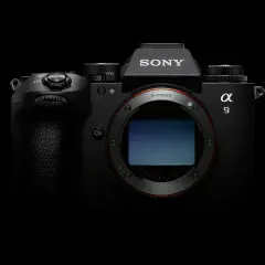 Czarny korpus aparatu Sony a9 III z widocznym bagnetem E-mount i sensorem.