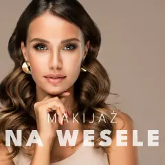Delikatny makijaż na wesele podkreślający naturalne piękno. Kobieta z falowanymi włosami i złotymi kolczykami.