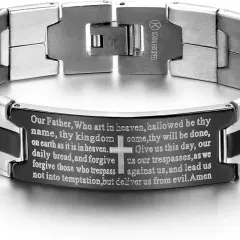 Bracciale in acciaio inossidabile con incisione del Padre Nostro in inglese. Un gioiello dal design moderno, con inserti neri e chiusura a scomparsa.