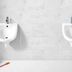Na jakiej wysokości umywalka dla niepełnosprawnych? Kluczowe informacje