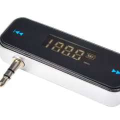 Transmiter FM z wyświetlaczem 188.9 MHz. Aby ustawić transmiter żeby nie szumiał, wybierz wolną częstotliwość.