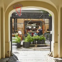 Co warto zjeść w Warszawie? Odkryj najlepsze restauracje i dania