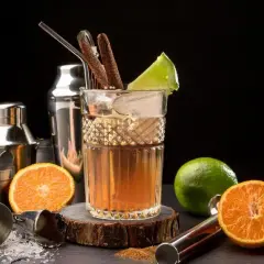 Najlepsze drinki z angosturą: klasyczne przepisy i nowoczesne wariacje