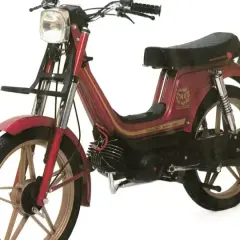 Un ciclomotor Derbi Variant rojo con detalles dorados, un clásico entre los **derbi variant modelos**.
