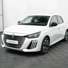 Biały Peugeot e-208 z czarnymi detalami, elegancki i nowoczesny, gotowy na miejskie wyzwania.