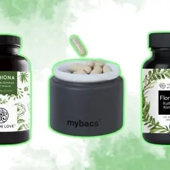 Tres envases de suplementos probióticos, incluyendo "Probiona" y "Flora-21", con cápsulas visibles.