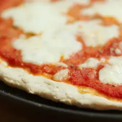Jak jeść pizzę we Włoszech: Tradycje, które warto znać