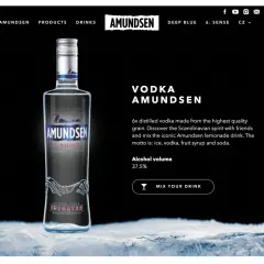 Szklana butelka Amundsen vodka na lodzie, z opisem 6x destylowana, idealna do drinków.