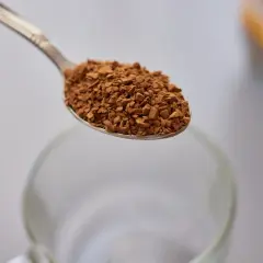Kawa instant – co to znaczy i dlaczego warto ją znać?
