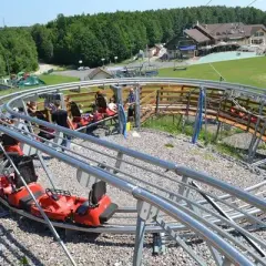 Góra Kamieńsk atrakcje – odkryj zimowe i letnie możliwości wypoczynku