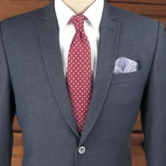 Jak dobrać krawat do garnituru: 8 zasad eleganckiego mężczyzny