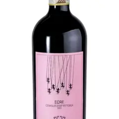 Bottiglia di Cerasuolo di Vittoria DOCG con etichetta rosa e disegno di bambini su altalene.