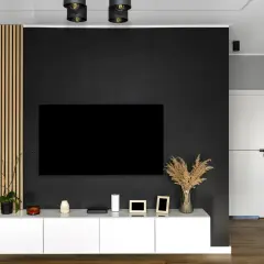 Pusta ściana nad TV? Zmień ją w centralny punkt salonu!