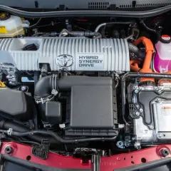 Jak działa hybryda w Toyocie Prius? Rozwiej mity, poznaj fakty.